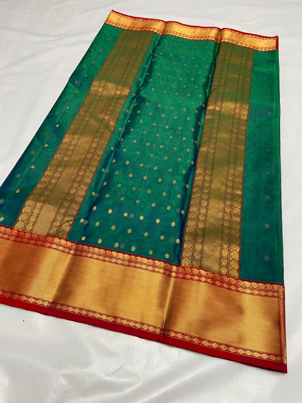 Handwoven Gold Emerald Green with Gold Zari Border and Red Contrast Organza Chanderi Katan Silk Saree - Authentic Chanderi silk sarees Chanderi Saree - View 3