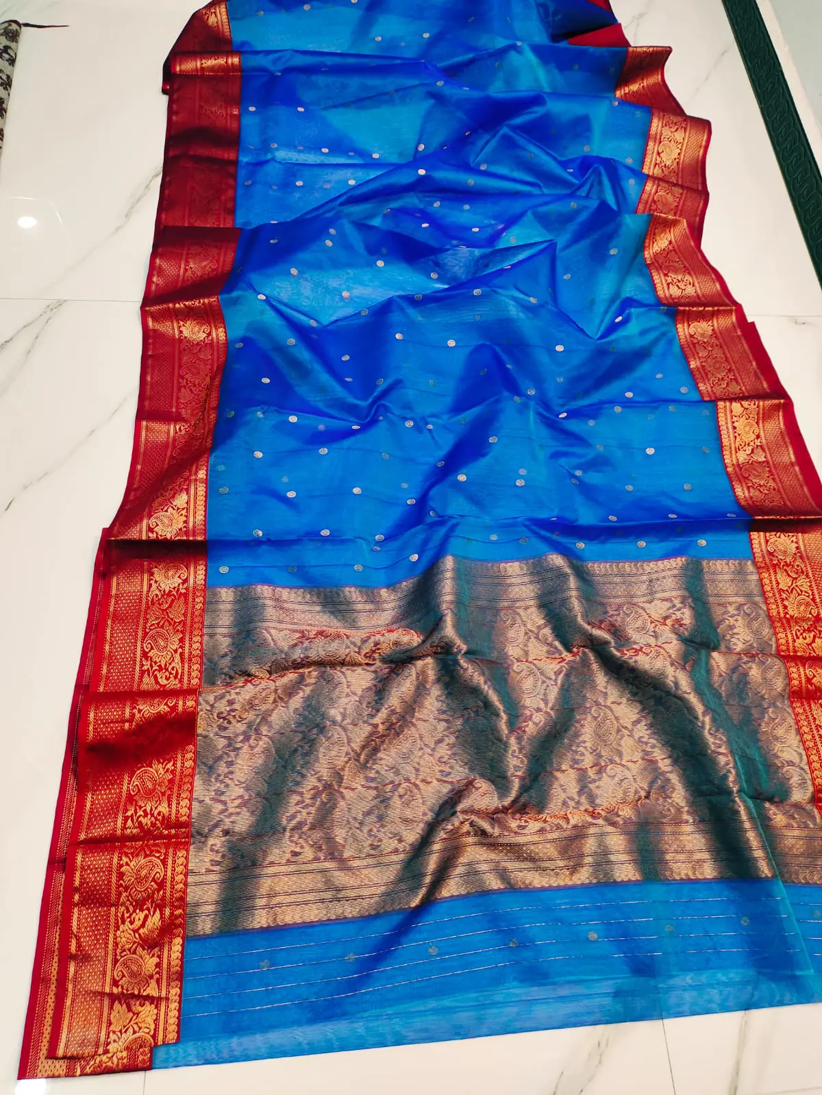 Handwoven Azure Blue Azure Blue with Regal Red Temple Border and Antique Gold Zari Kataan Silk - Authentic Chanderi Silk Saree Chanderi Saree - View 1