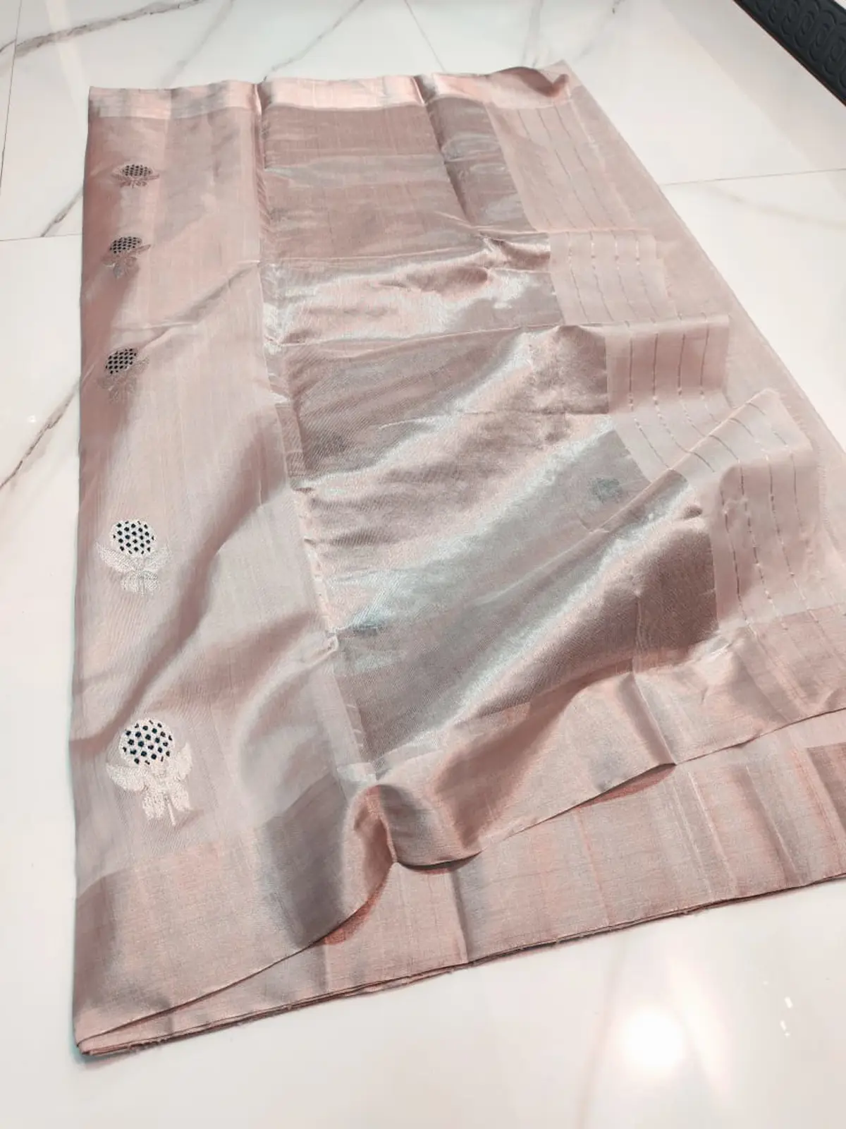 Handwoven Blushing Rose Gold Blushing Rose Gold Pattu Silk Saree - Authentic Chanderi Silk Saree Chanderi Saree - View 3