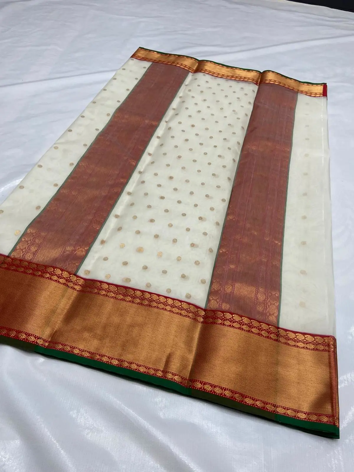 Handwoven Creamy Ivory & Gilded Butteflies Creamy Ivory with Gilded Butteflies Kataan Silk - Authentic Chanderi Silk Saree Chanderi Saree - View 2