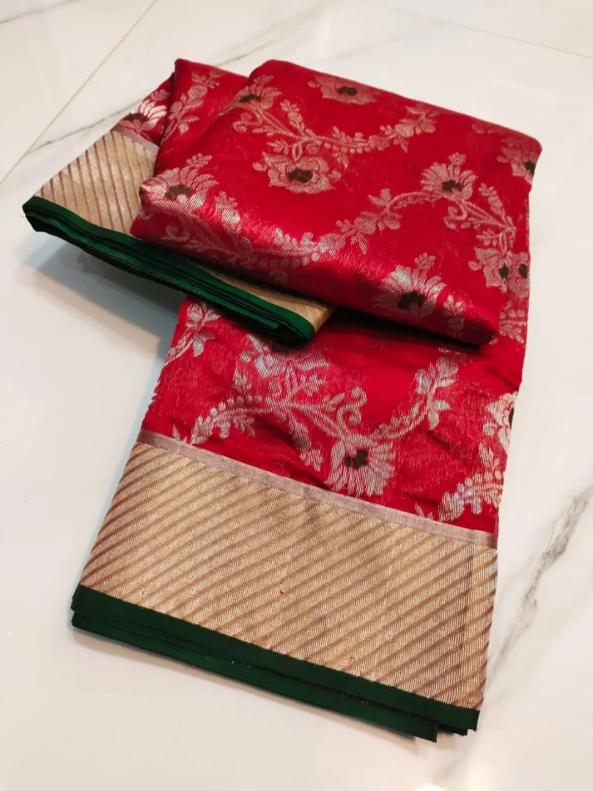 Handwoven Crimson Radiance with Antique Gold and Deep Emerald Accents Crimson Radiance with Antique Gold and Deep Emerald Accents Pattu Silk Saree - Authentic Chanderi Silk Saree Chanderi Saree - View 3