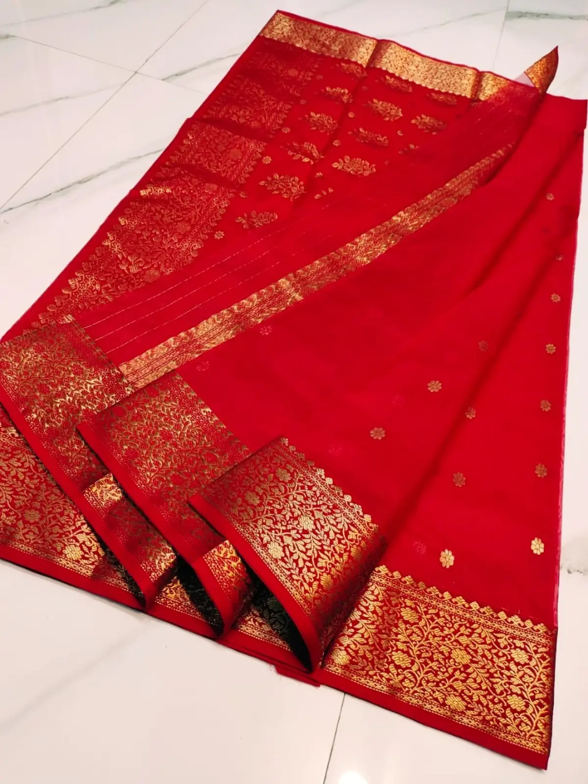 Handwoven Crimson Red & Antique Gold Crimson Radiance with Opulent Gold Zari Weave Kataan Silk - Authentic Chanderi Silk Saree Chanderi Saree - View 2