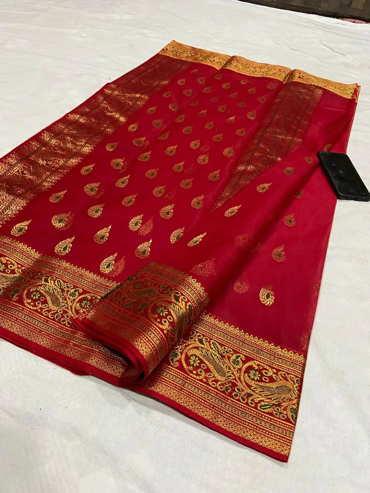 Handwoven Crimson Crimson Radiance with Peacock Zari Border Kataan Silk - Authentic Chanderi Silk Saree Chanderi Saree - View 2