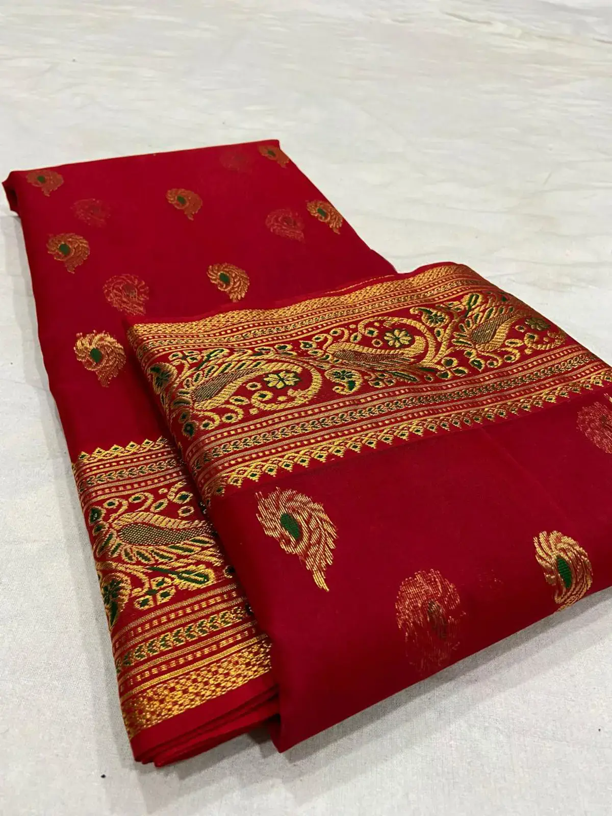 Handwoven Crimson Crimson Radiance with Peacock Zari Border Kataan Silk - Authentic Chanderi Silk Saree Chanderi Saree - View 4