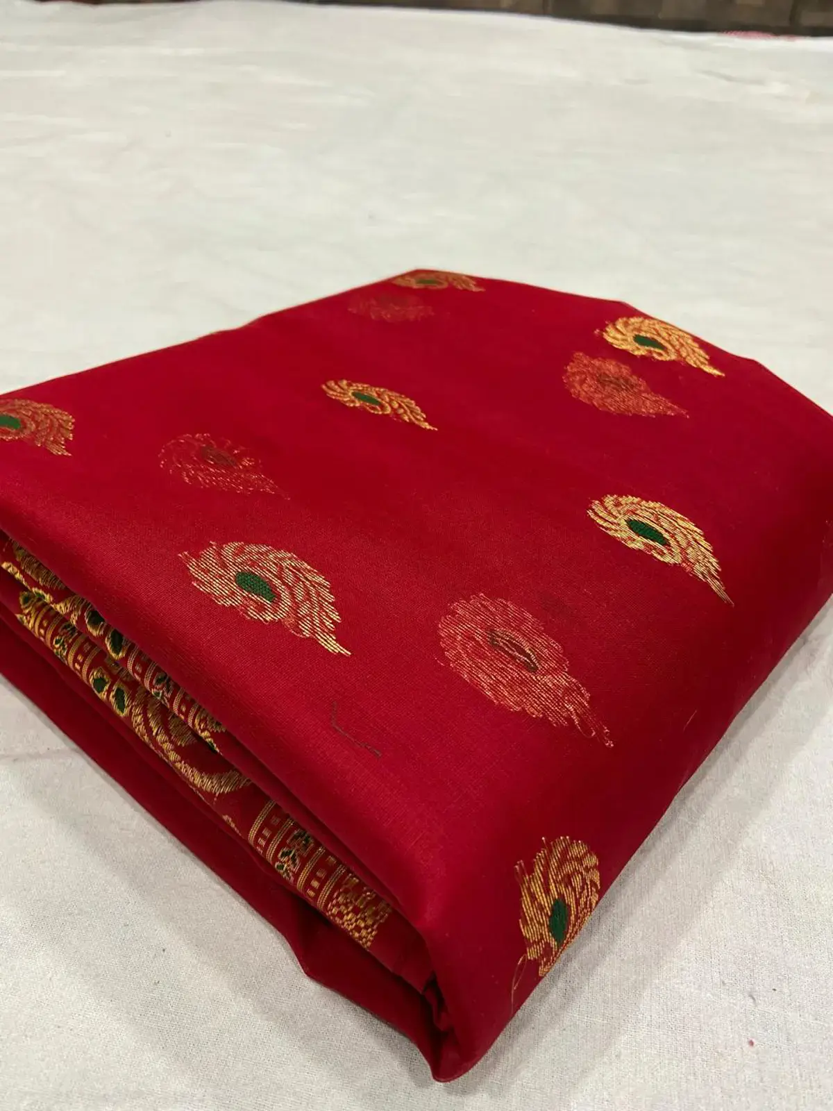 Handwoven Crimson Crimson Radiance with Peacock Zari Border Kataan Silk - Authentic Chanderi Silk Saree Chanderi Saree - View 5