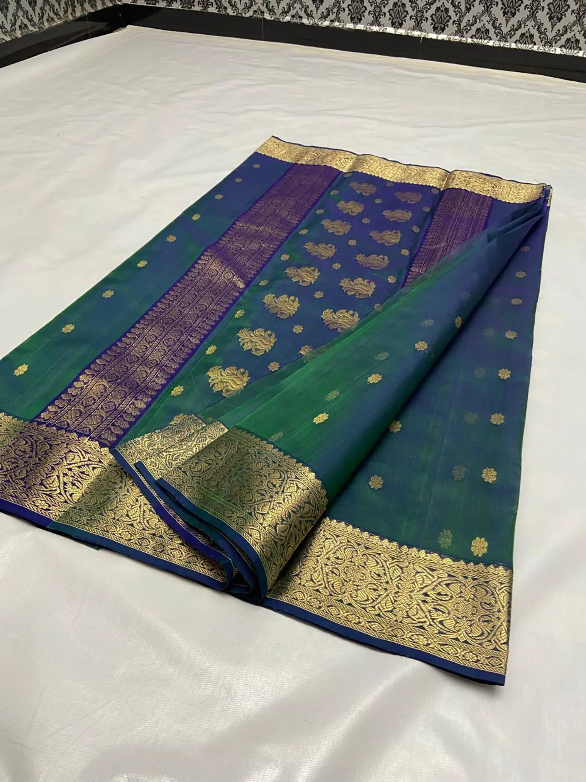 Handwoven Emerald & Midnight Blue with Antique Gold Zari Emerald and Midnight Blue with Antique Gold Floral Booti Kataan Silk - Authentic Chanderi Silk Saree Chanderi Saree - View 3