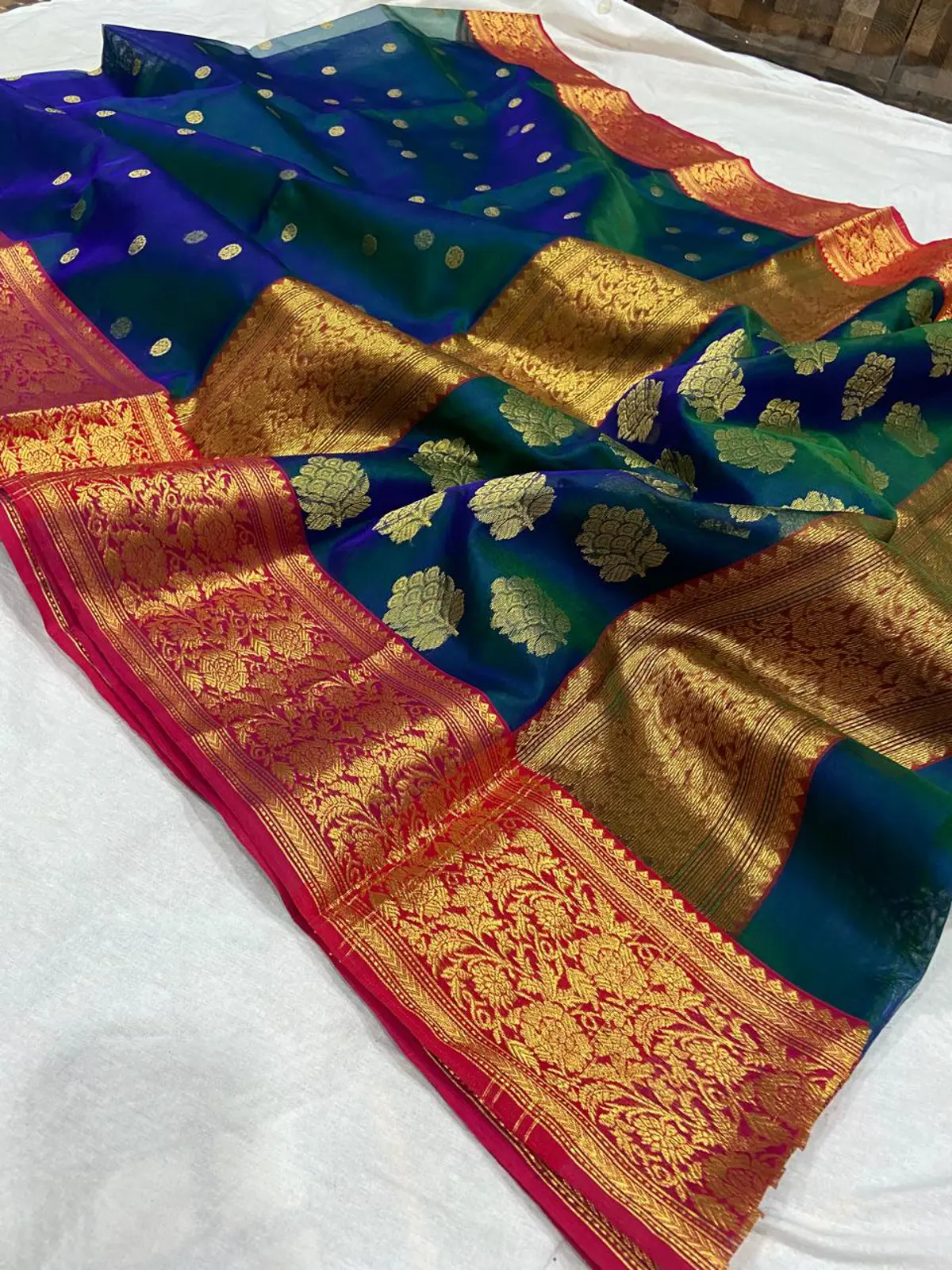 Handwoven Emerald Teal with Antique Gold Zari and Rani Pink Accents Emerald Teal with Opulent Gold Zari Floral Buti Kataan Silk - Authentic Chanderi Silk Saree Chanderi Saree - View 5