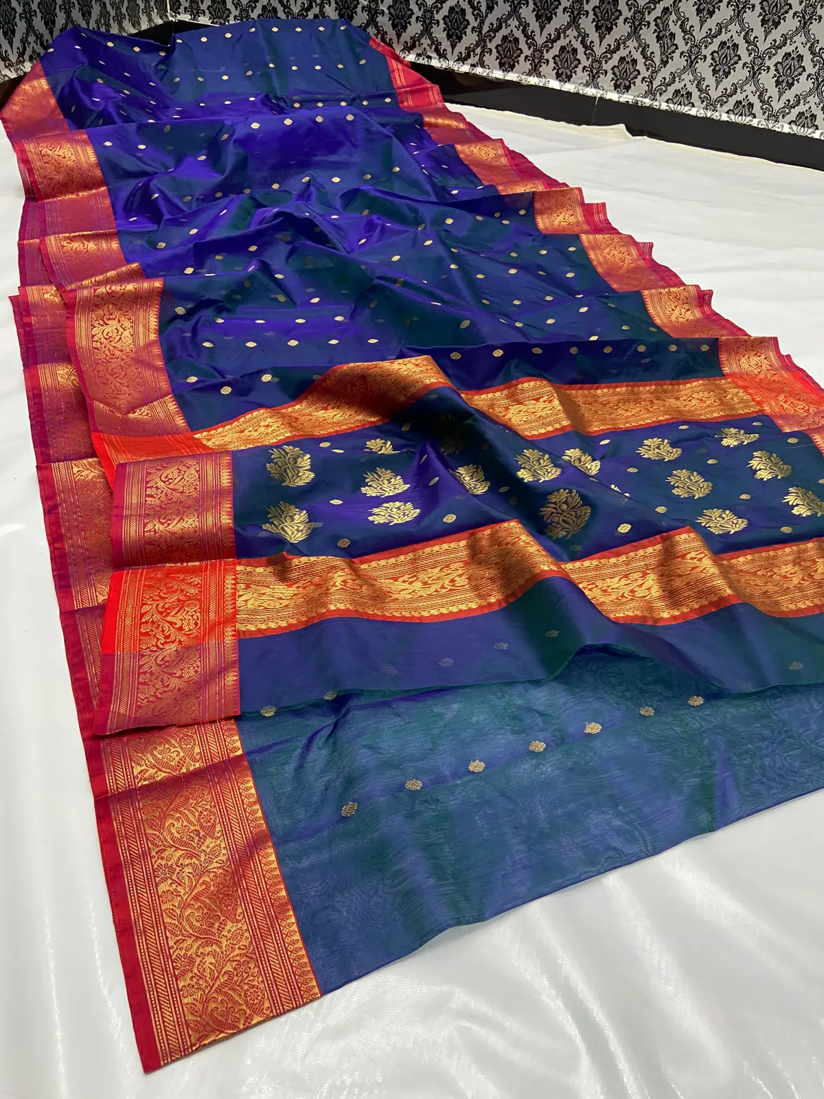 Handwoven Emerald Twilight & Royal Sapphire with Fuchsia Accents Emerald Twilight to Royal Sapphire with Gold Zari Bootis and Fuchsia Border Kataan Silk - Authentic Chanderi Silk Saree Chanderi Saree - View 4