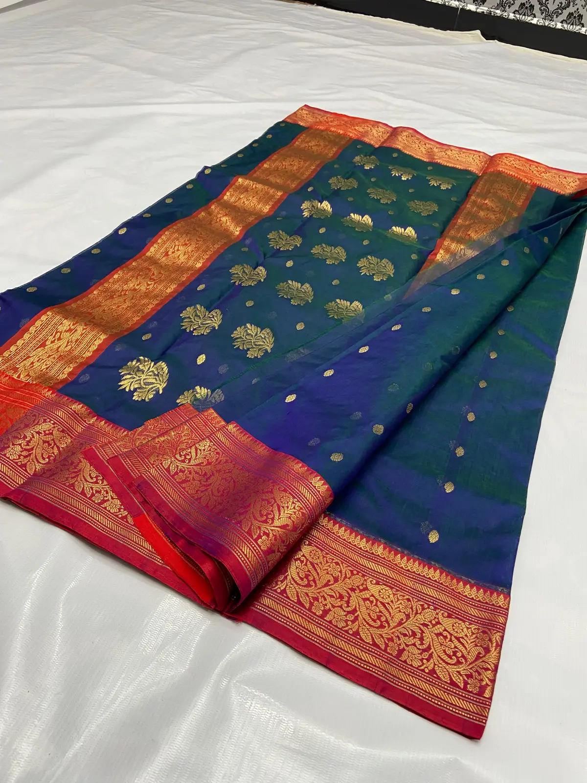 Handwoven Emerald Twilight & Royal Sapphire with Fuchsia Accents Emerald Twilight to Royal Sapphire with Gold Zari Bootis and Fuchsia Border Kataan Silk - Authentic Chanderi Silk Saree Chanderi Saree - View 5