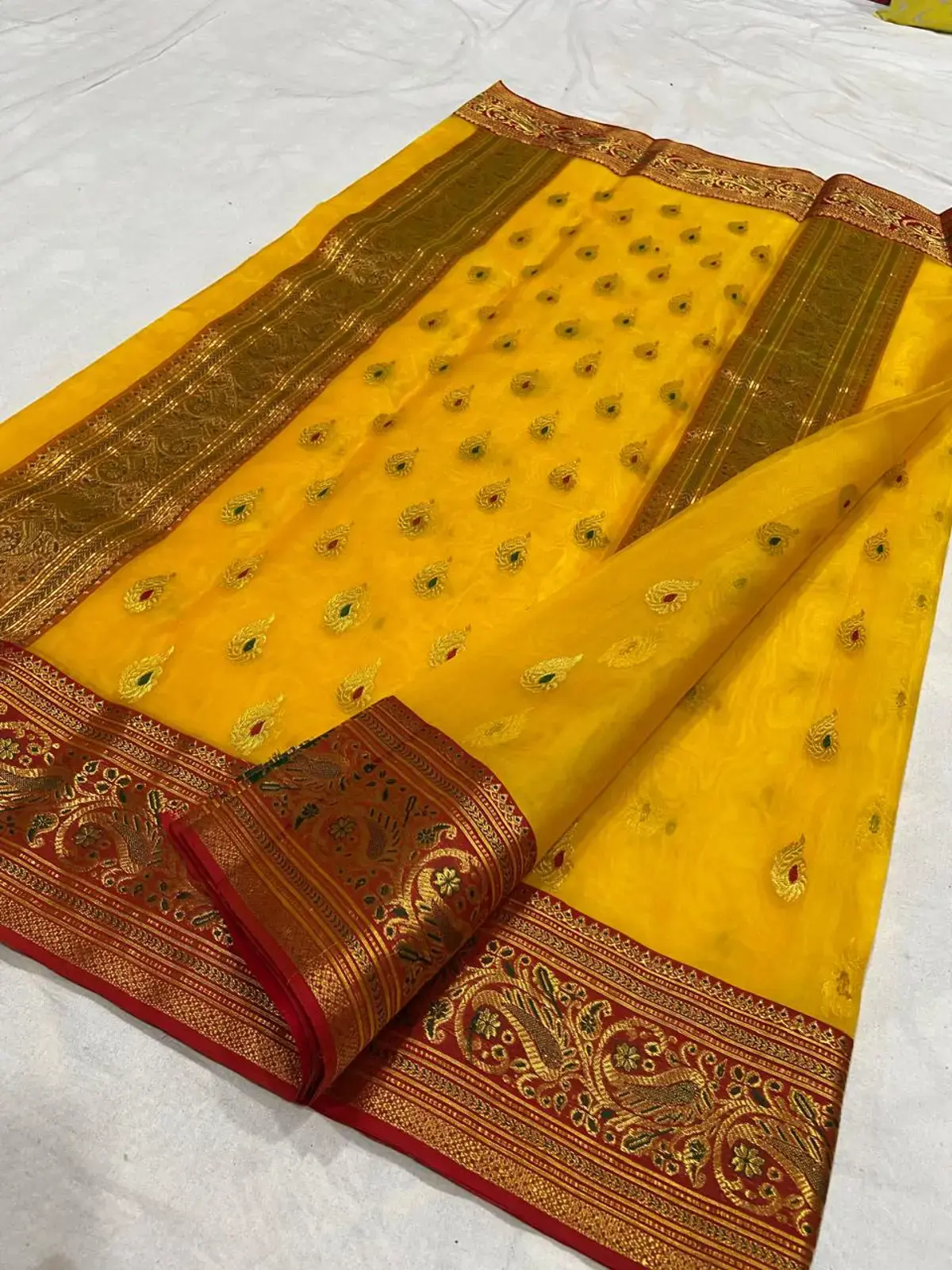 Handwoven Emerald Verdant & Antique Gold Emerald Verdant with Antique Gold Zari Bootis Chanderi Saree - Authentic Chanderi Silk Saree Chanderi Saree - View 1