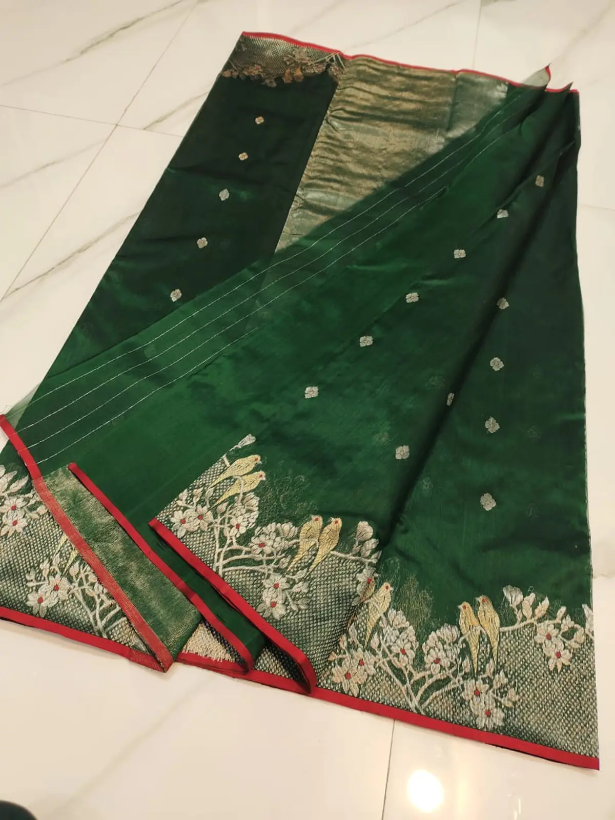 Handwoven Emerald Verdant with Antique Gold Zari Emerald Verdant with Antique Gold Zari Pattu Silk Saree - Authentic Chanderi Silk Saree Chanderi Saree - View 3