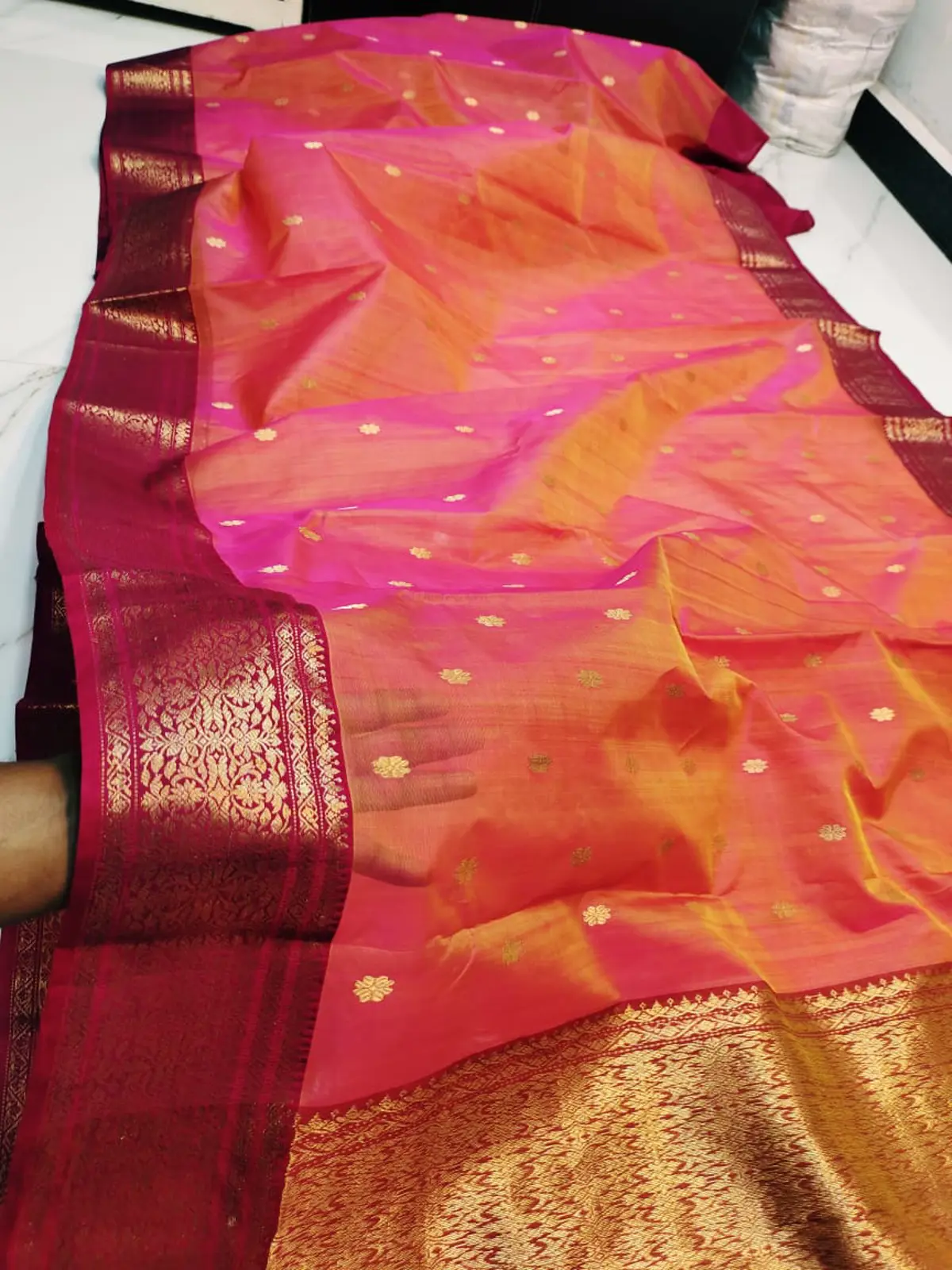 Handwoven Fuchsia-Coral Ombre & Crimson Gold Fuchsia-Coral Ombre and Crimson Gold Fuchsia-Coral Ombre with Opulent Gold Zari Weave Kataan Silk - Authentic Chanderi Silk Saree Chanderi Saree