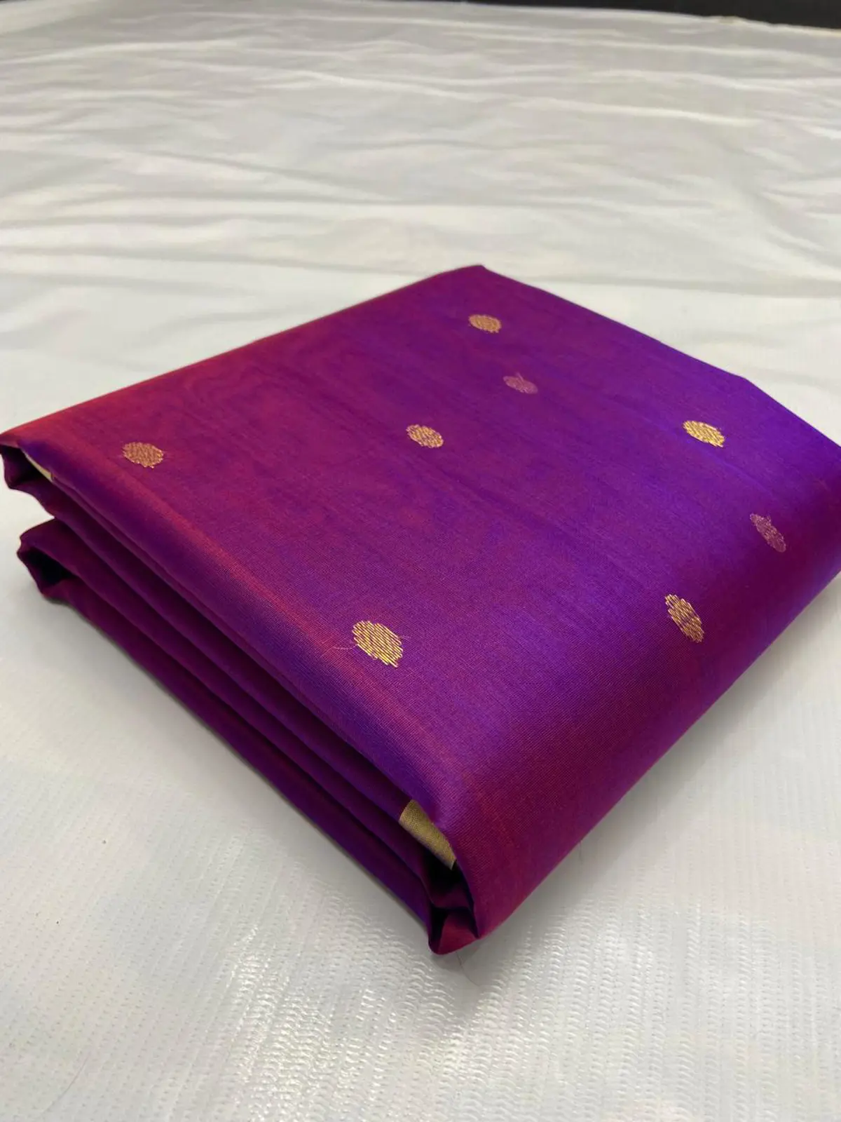 Handwoven Fuchsia Magenta Fuchsia Magenta with Antique Gold Zari Bootis and Border Kataan Silk - Authentic Chanderi Silk Saree Chanderi Saree - View 2