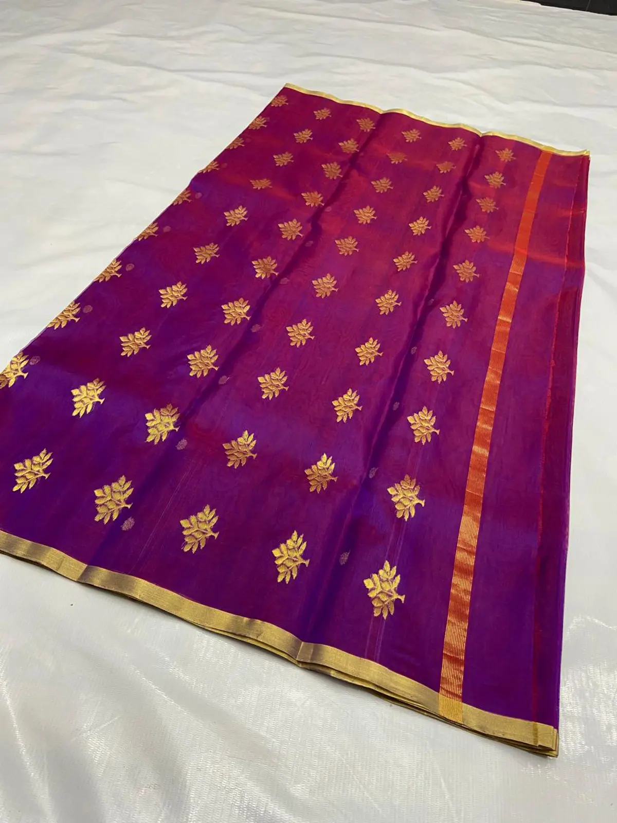 Handwoven Fuchsia Magenta Fuchsia Magenta with Antique Gold Zari Bootis and Border Kataan Silk - Authentic Chanderi Silk Saree Chanderi Saree - View 3