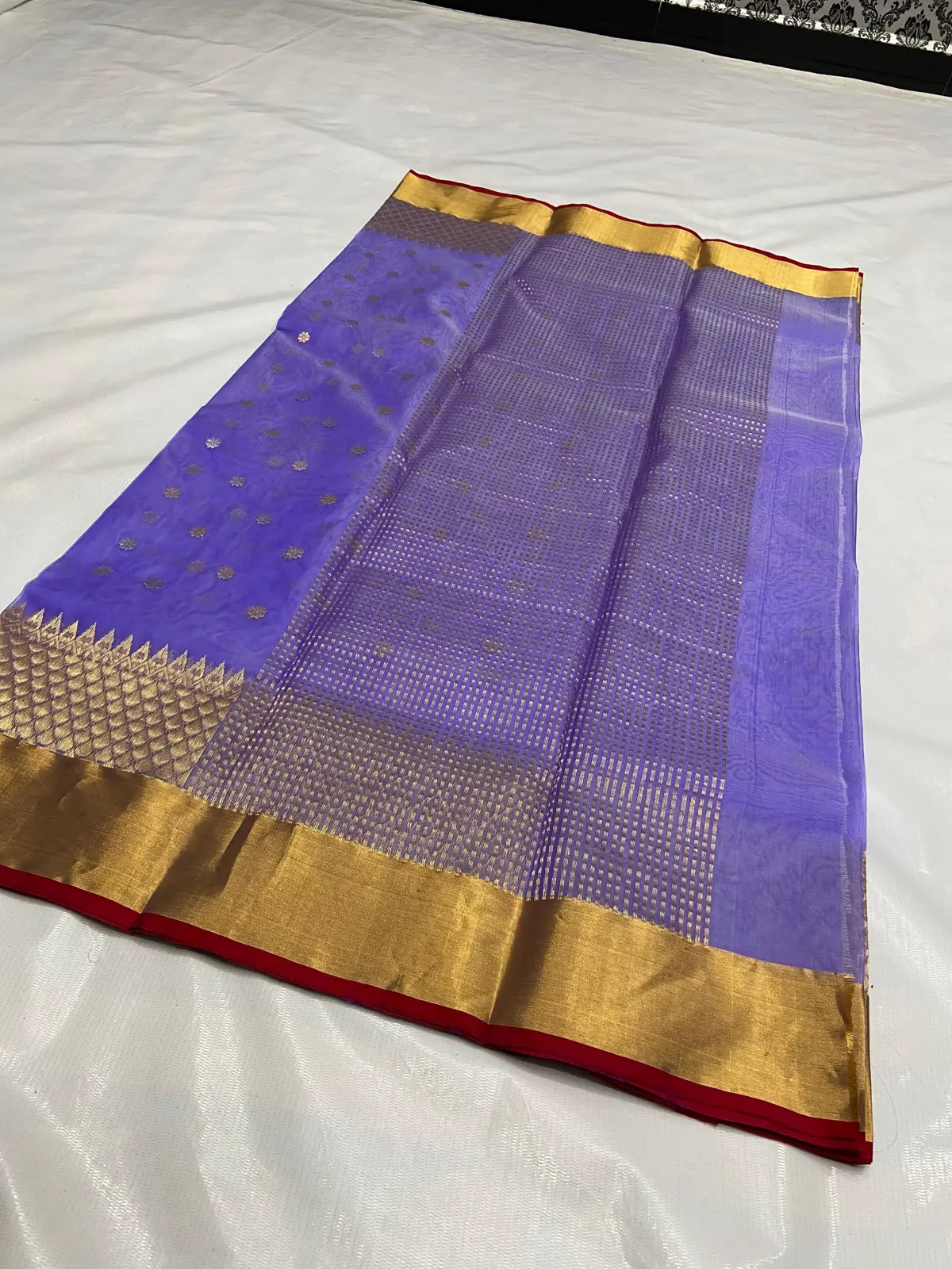 Handwoven Lavender Lavender Haze with Gold Zari Motifs Kataan Silk - Authentic Chanderi Silk Saree Chanderi Saree - View 4