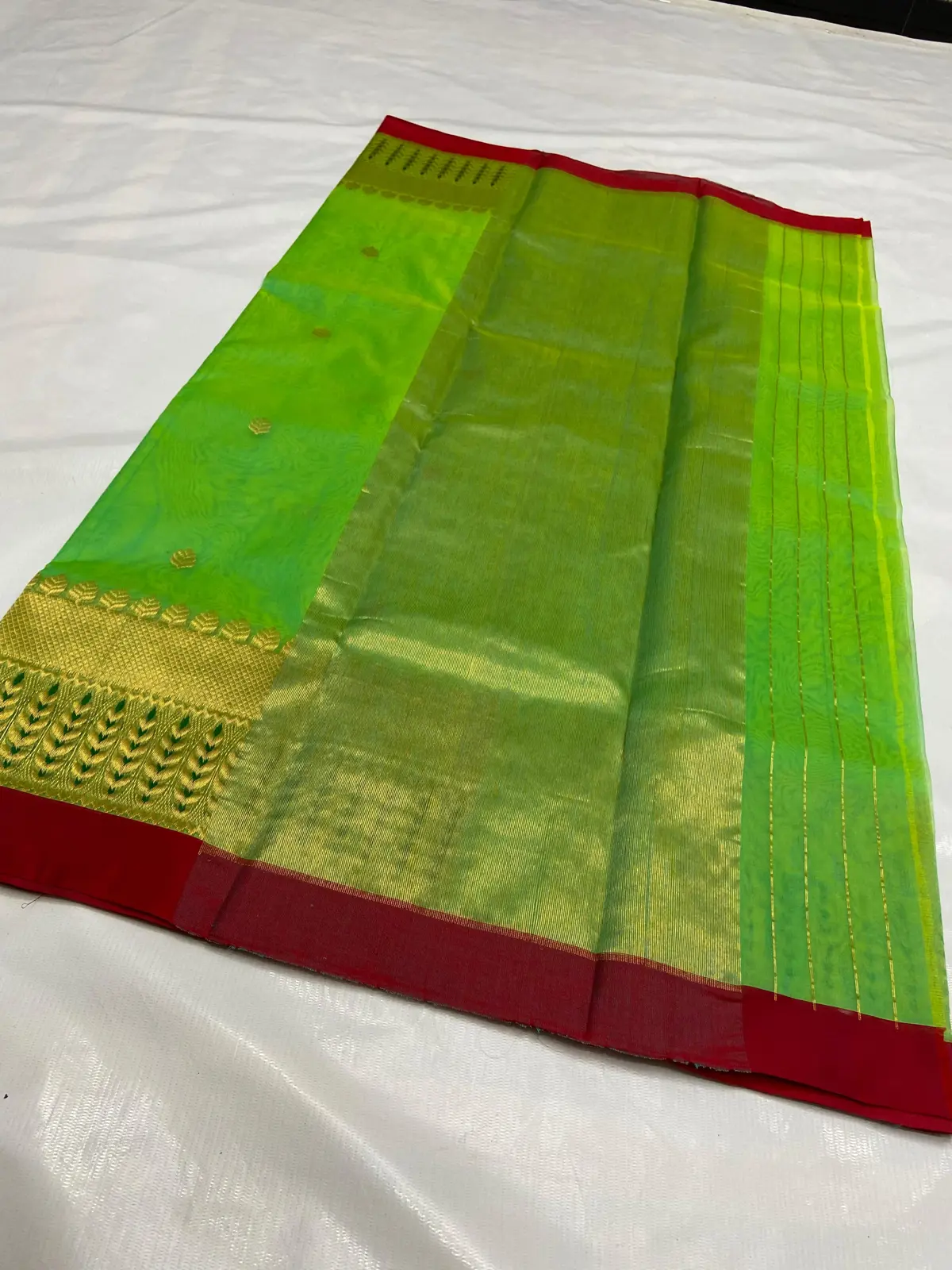 Handwoven Lime Green & Red Lime Zest with Gold Leaf Zari Kataan Silk - Authentic Chanderi Silk Saree Chanderi Saree - View 1