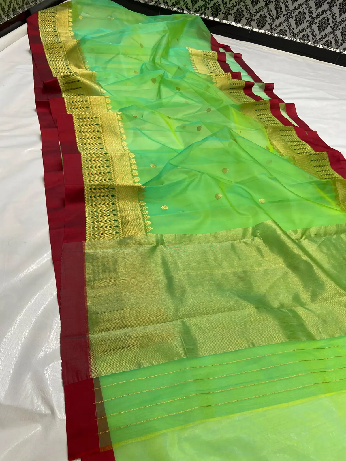 Handwoven Lime Green & Red Lime Zest with Gold Leaf Zari Kataan Silk - Authentic Chanderi Silk Saree Chanderi Saree - View 4