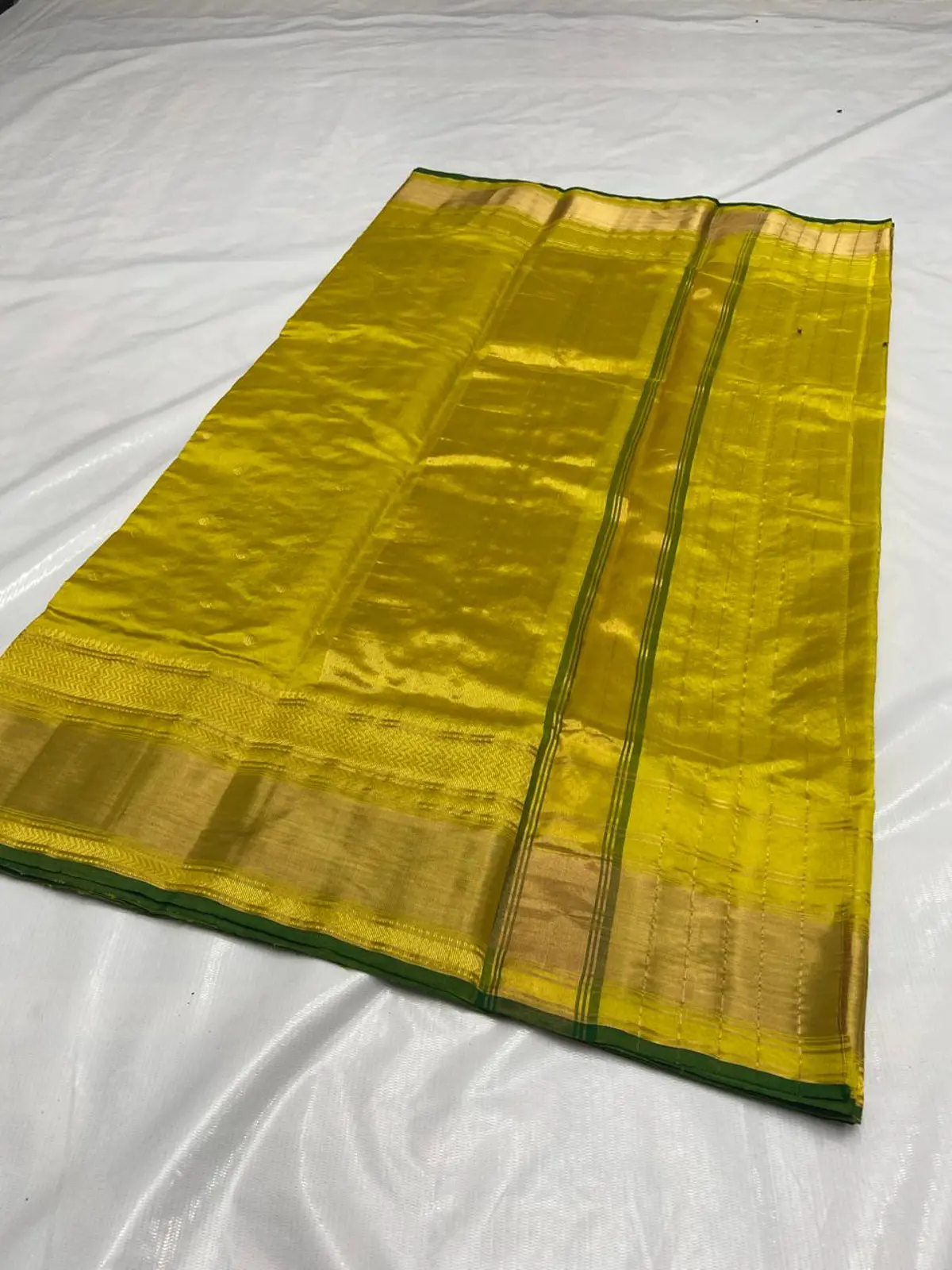 Handwoven Luminous Citron & Antique Gold with Emerald Green Piping Luminous Citron & Antique Gold with Emerald Green Piping Pattu Silk Saree - Authentic Chanderi Silk Saree Chanderi Saree - View 2