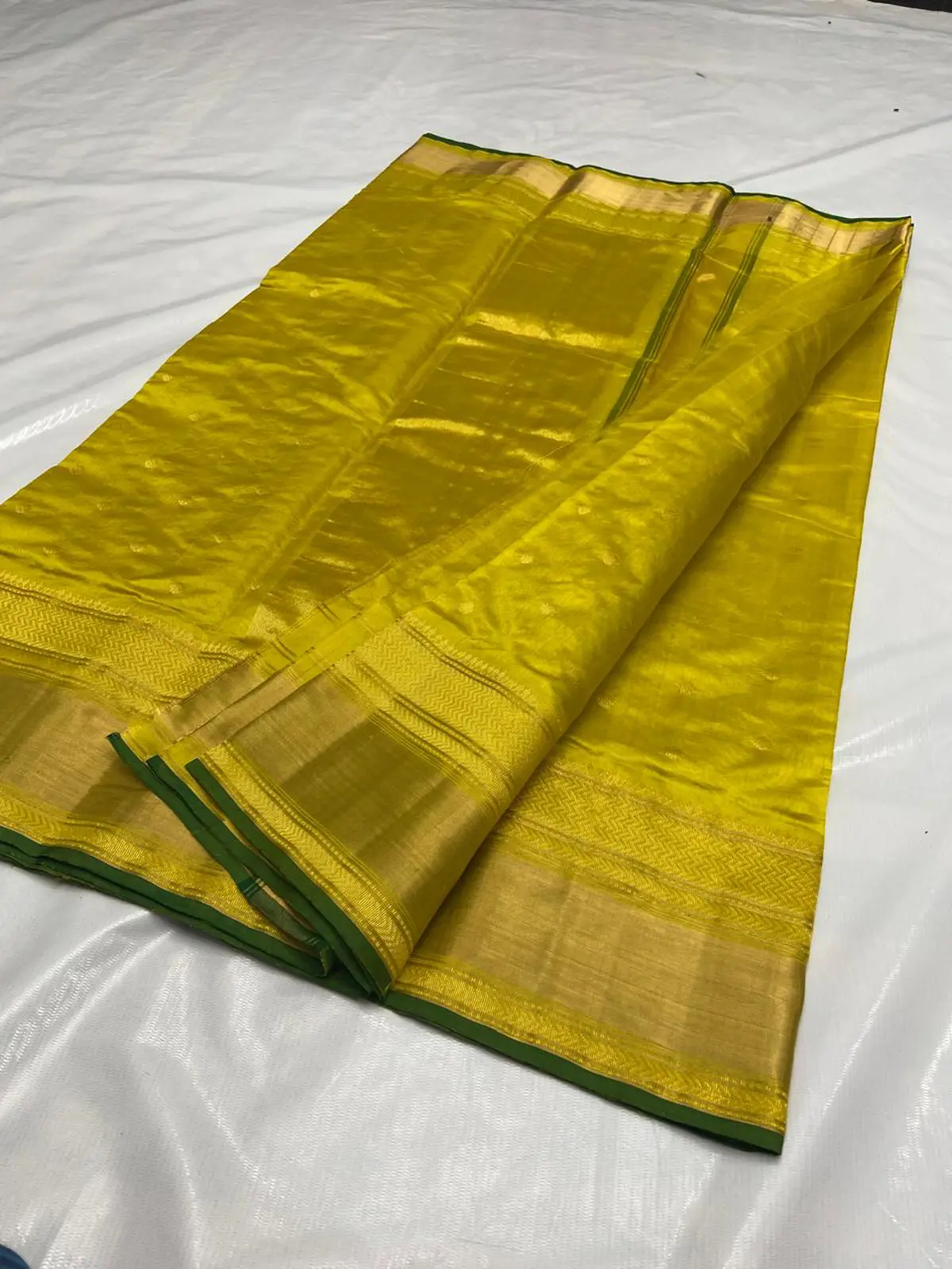 Handwoven Luminous Citron & Antique Gold with Emerald Green Piping Luminous Citron & Antique Gold with Emerald Green Piping Pattu Silk Saree - Authentic Chanderi Silk Saree Chanderi Saree - View 3