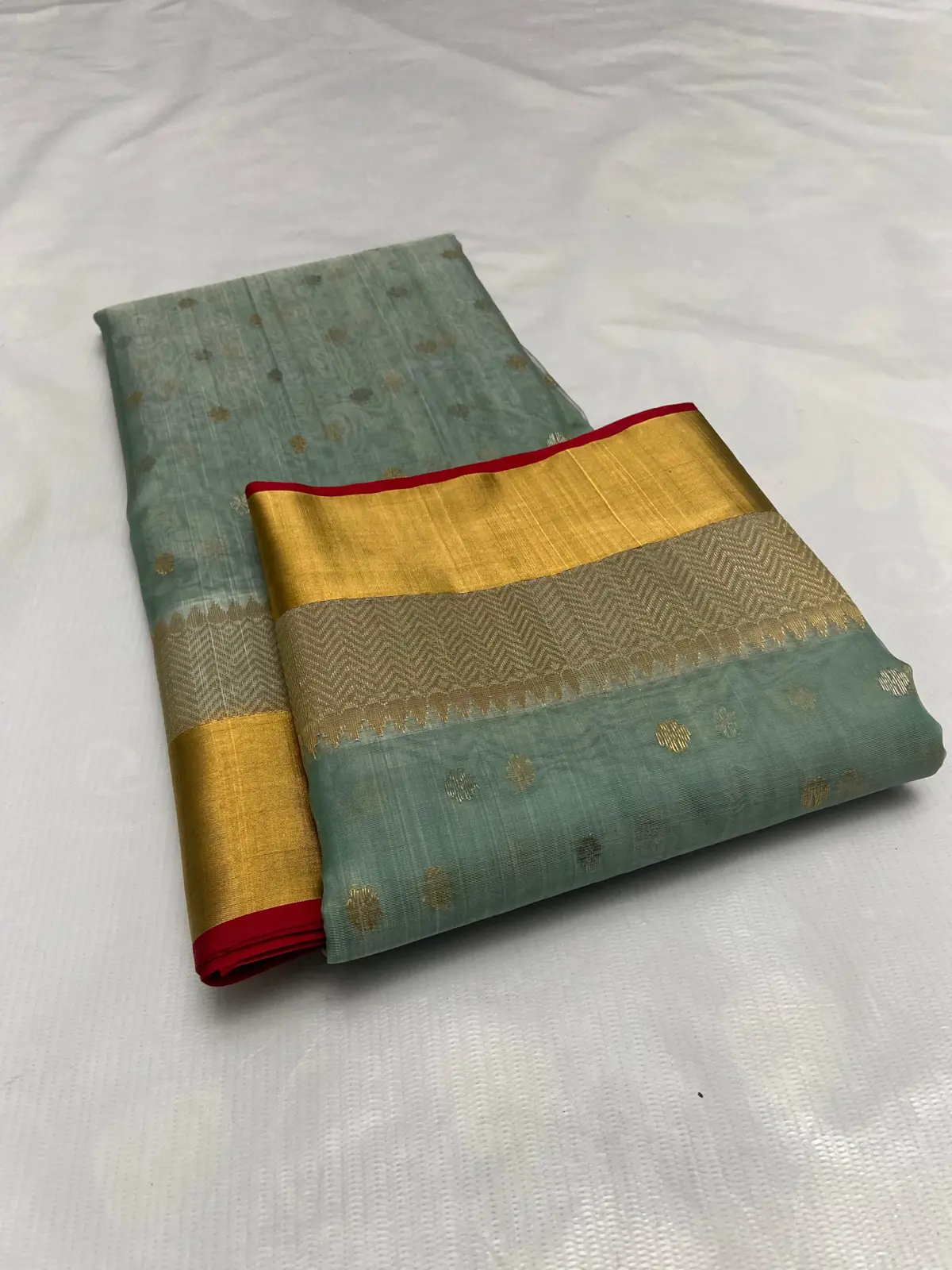 Handwoven Pistachio Green Pistachio Green with Dual-Tone Zari Buttis Kataan Silk - Authentic Chanderi Silk Saree Chanderi Saree - View 2