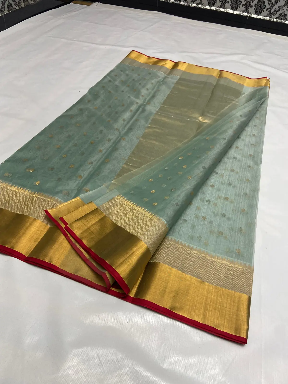 Handwoven Pistachio Green Pistachio Green with Dual-Tone Zari Buttis Kataan Silk - Authentic Chanderi Silk Saree Chanderi Saree - View 5