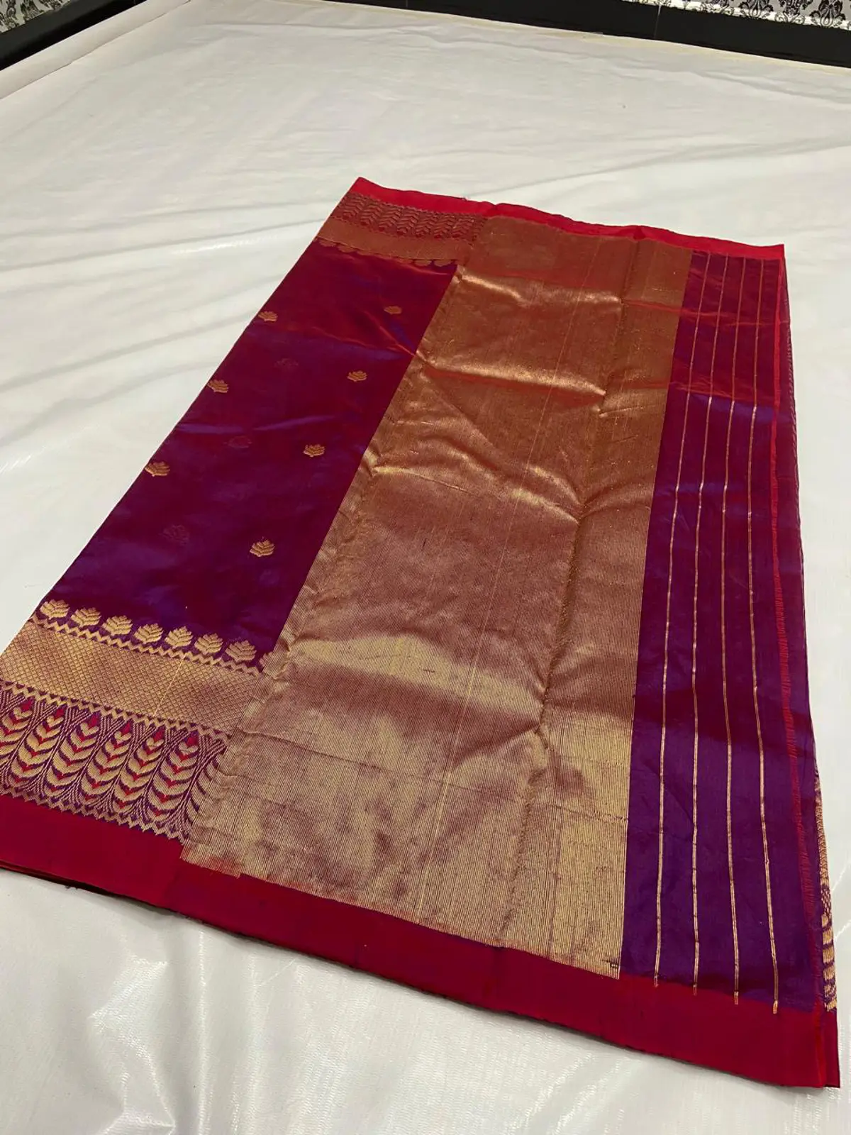 Handwoven Regal Amethyst & Crimson with Antique Gold Regal Amethyst & Crimson with Antique Gold Pattu Silk Saree - Authentic Chanderi Silk Saree Chanderi Saree - View 2