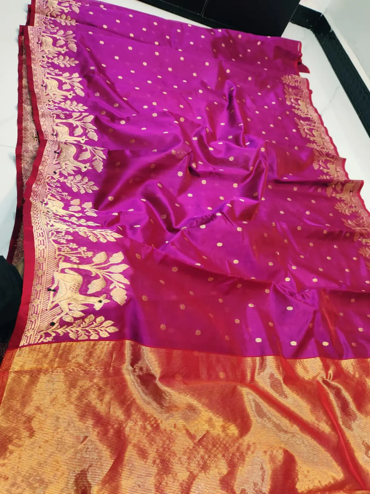 Handwoven Fuchsia Regal Fuchsia with Golden Peacock Border Pattu Silk - Authentic Chanderi Silk Saree Chanderi Saree - View 1