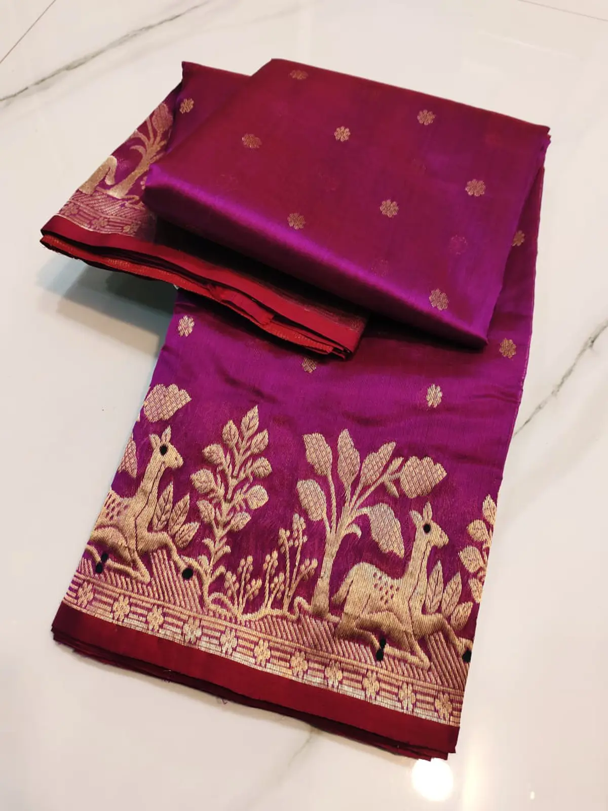Handwoven Fuchsia Regal Fuchsia with Golden Peacock Border Pattu Silk - Authentic Chanderi Silk Saree Chanderi Saree - View 3
