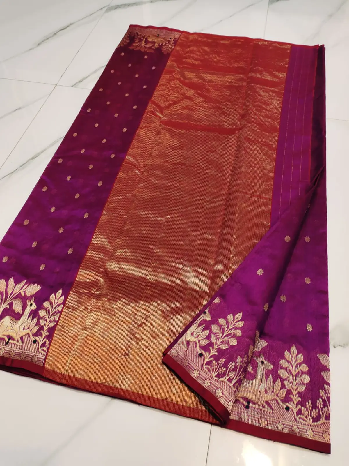 Handwoven Fuchsia Regal Fuchsia with Golden Peacock Border Pattu Silk - Authentic Chanderi Silk Saree Chanderi Saree - View 5