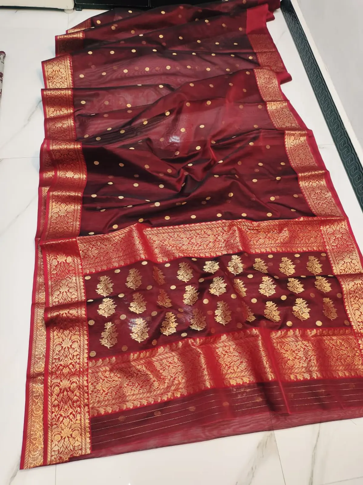 Handwoven Ruby Maroon Ruby Maroon with Antique Gold Zari Buti and Border Kataan Silk - Authentic Chanderi Silk Saree Chanderi Saree - View 3
