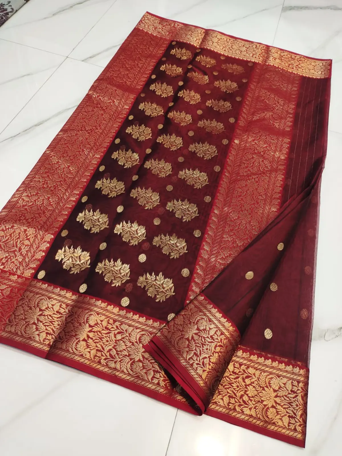 Handwoven Ruby Maroon Ruby Maroon with Antique Gold Zari Buti and Border Kataan Silk - Authentic Chanderi Silk Saree Chanderi Saree - View 5