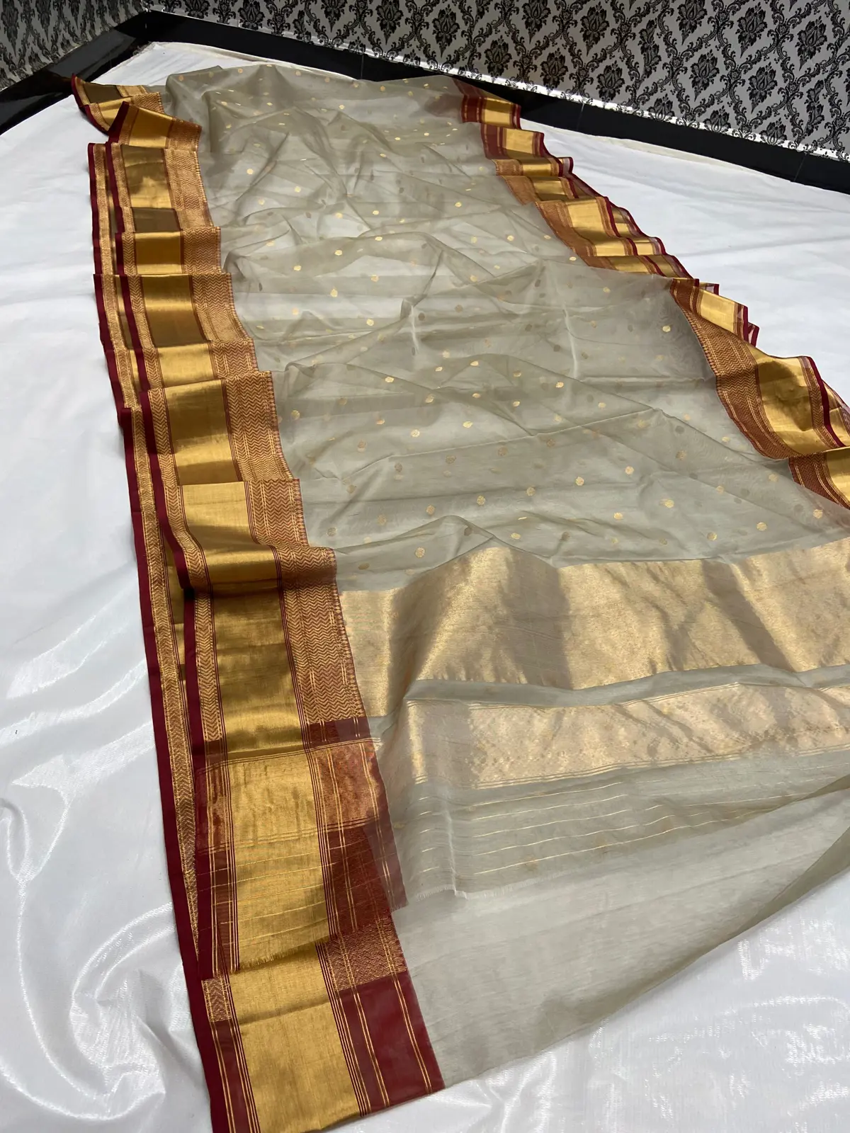 Handwoven Sage Green Sage Green with Gold Booti Kataan Silk - Authentic Chanderi Silk Saree Chanderi Saree - View 4