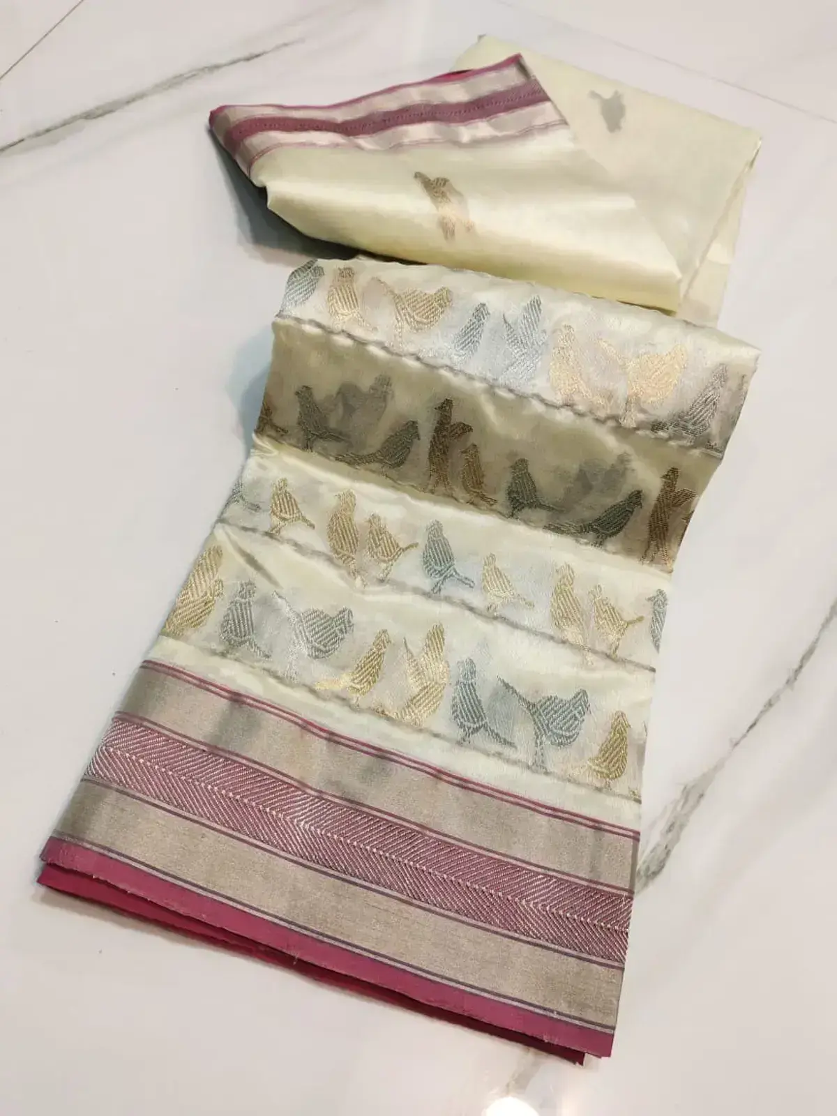 Handwoven Creamy Shimmering Ivory and Mauve Pure Pattu Silk Saree - Authentic Chanderi Silk Saree Chanderi Saree - View 3