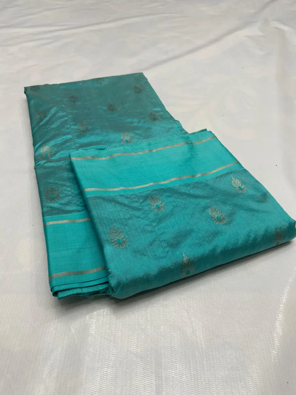 Handwoven Turquoise Blue Turquoise Radiance with Sterling Zari Motifs Pattu Silk - Authentic Chanderi Silk Saree Chanderi Saree - View 4
