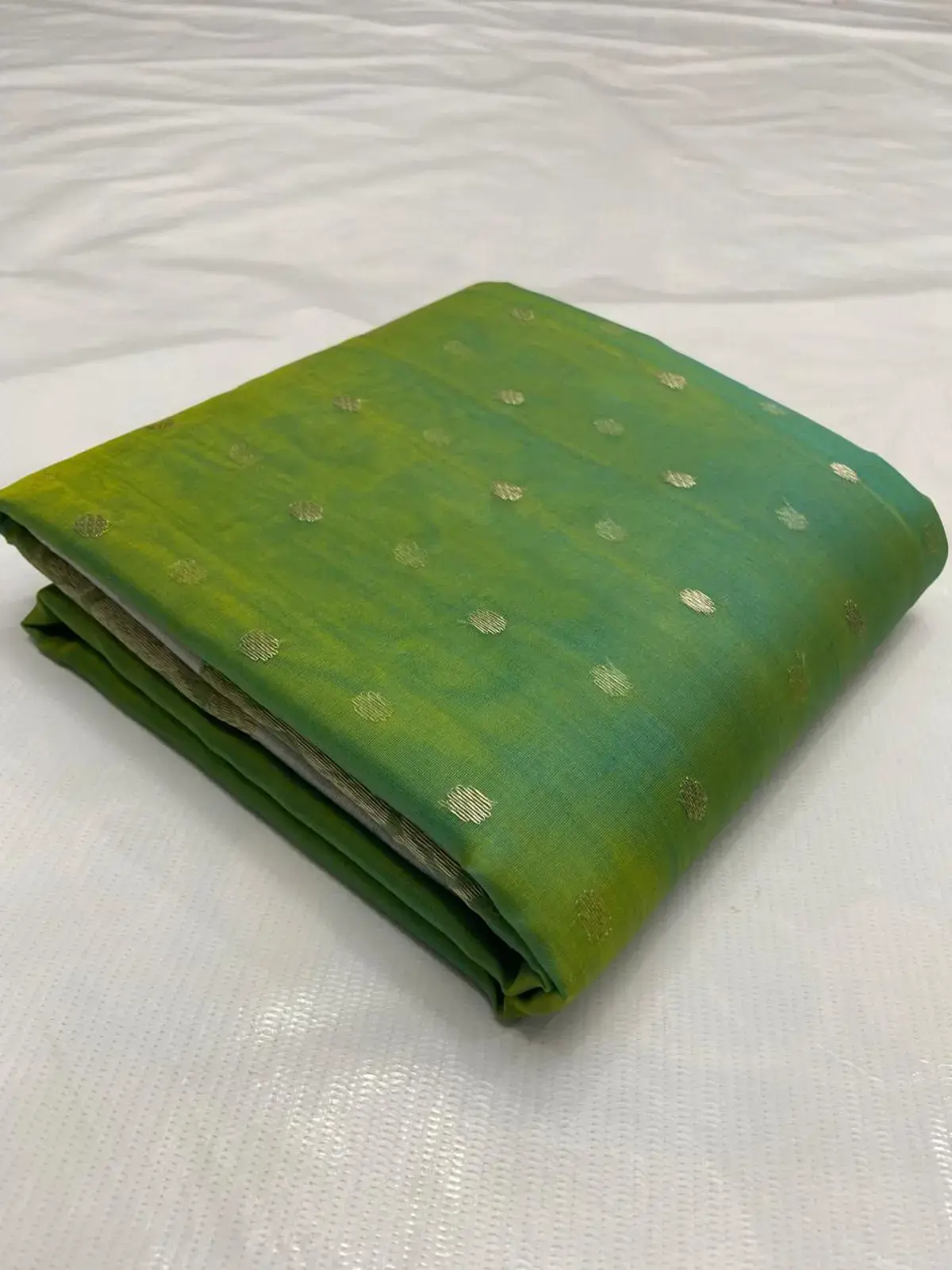 Handwoven Verdant Ombré & Antique Gold Verdant Ombr with Scattered Gold Zari Buttis Kataan Silk - Authentic Chanderi Silk Saree Chanderi Saree - View 5