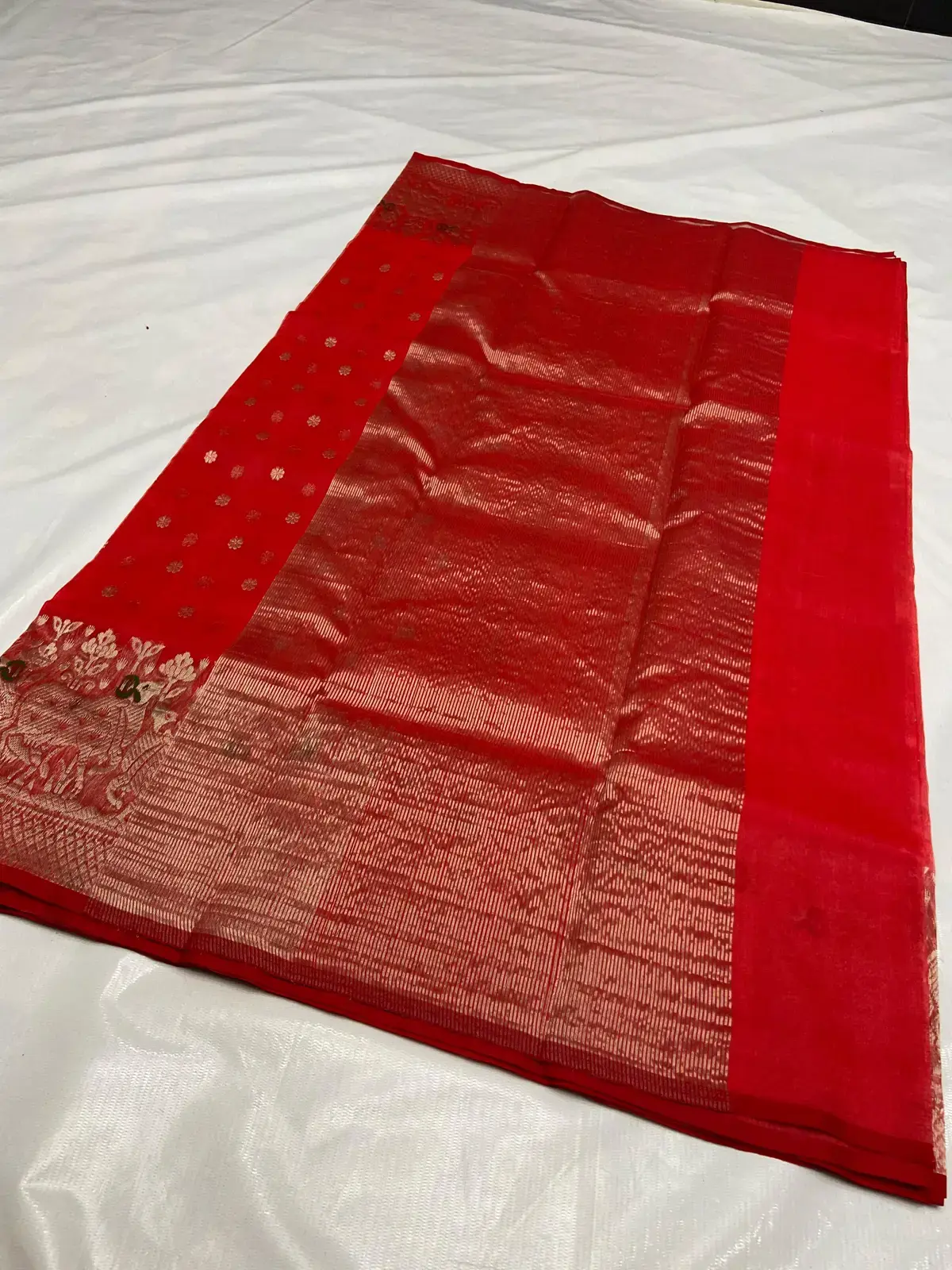 Handwoven Vermillion & Antique Gold with Emerald Accents Vermillion Radiance with Heritage Zari Motifs Kataan Silk - Authentic Chanderi Silk Saree Chanderi Saree - View 3
